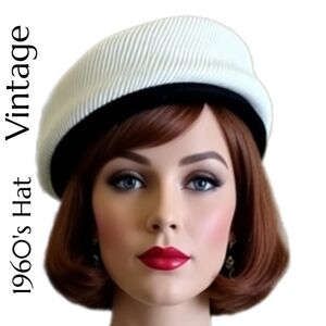 Vintage 1960's John Anderson Of California White Ribbed Pill Box Beret Hat